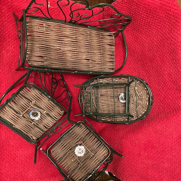 BOYDS INVESTMENT COLLECTIONS -OUTDOOR 4PIECE METAL/WICKER FURNITURE - Picture 3 of 7